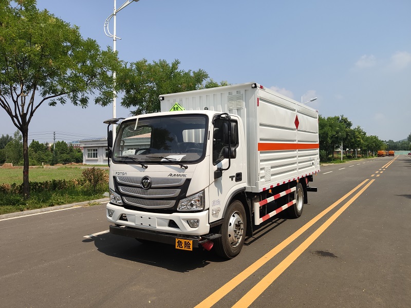 BSZ5123XRYC6B易燃液體廂式運輸車