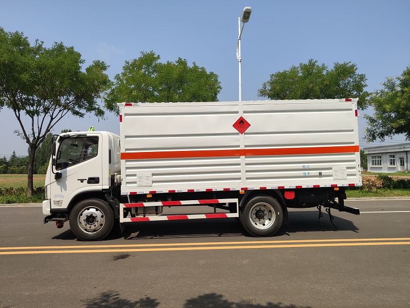 BSZ5123XRYC6B易燃液體廂式運(yùn)輸車